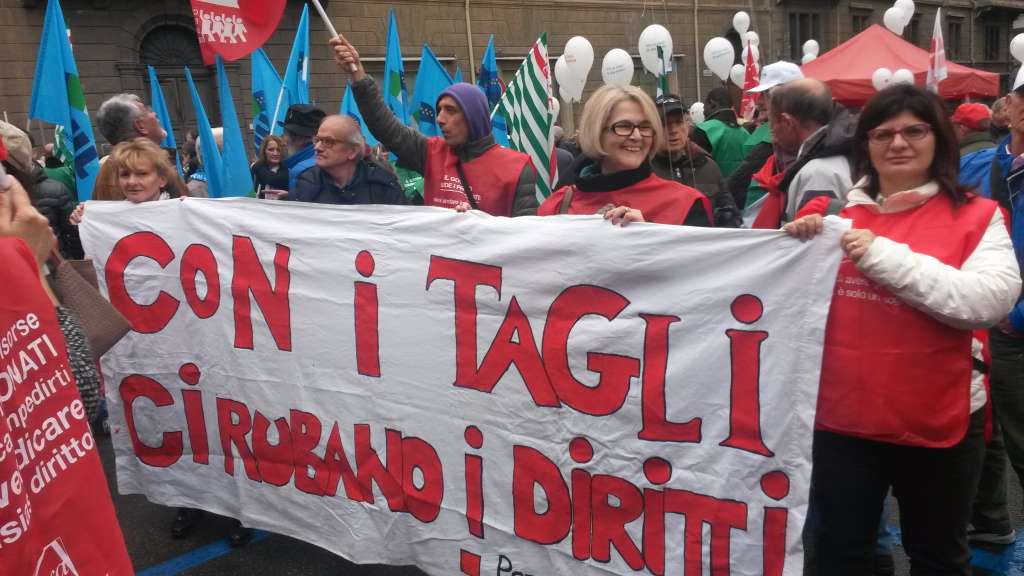 Le operatrici dell'Inca di Imola al presidio del 17 novembre